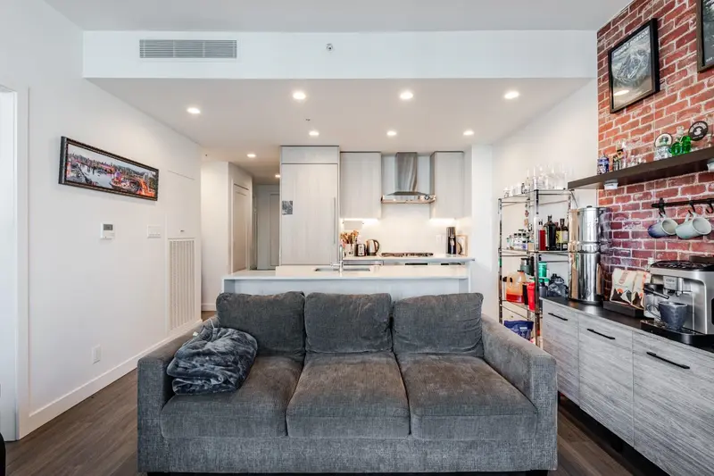 1805 2311 BETA AVENUE - photo 4 of 20