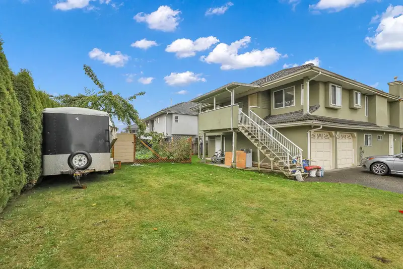 12255 64A AVENUE - photo 4 of 27