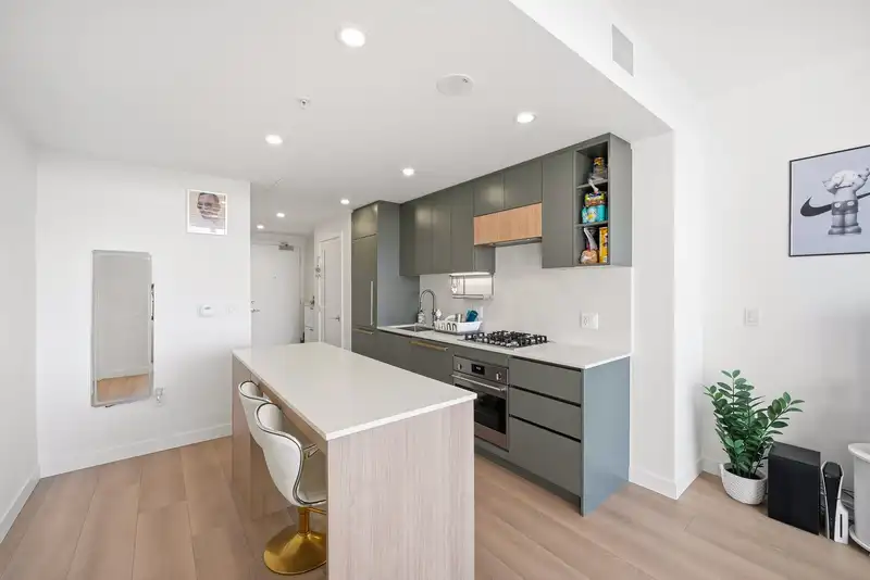 607 13573 98A AVENUE - photo 3 of 40