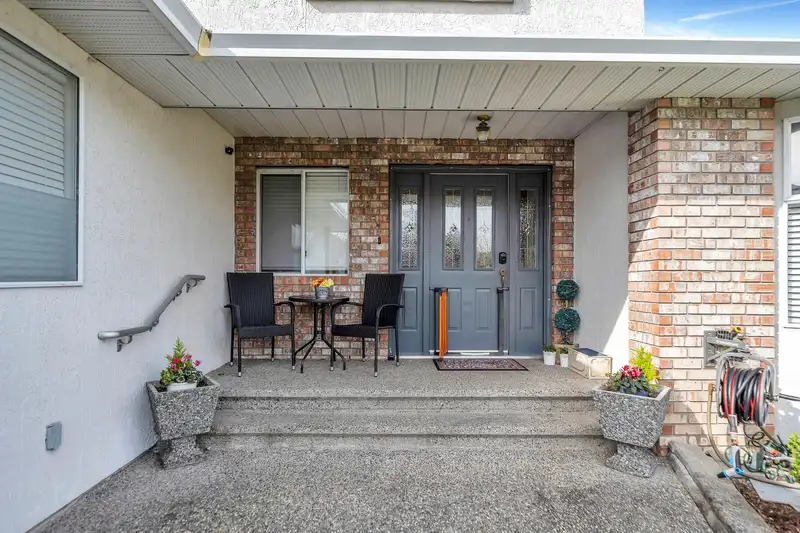 14275 85B AVENUE - photo 3 of 40