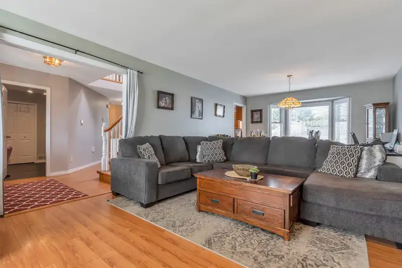 14275 85B AVENUE - photo 4 of 40