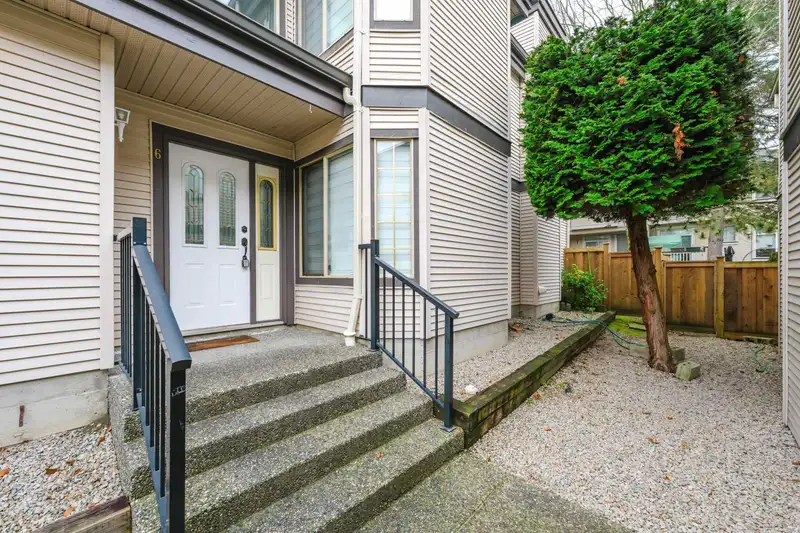 6 15840 84 AVENUE - photo 4 of 40