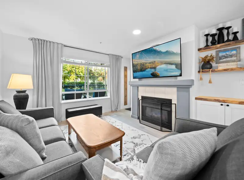 123 19528 FRASER HIGHWAY - photo 1 of 30