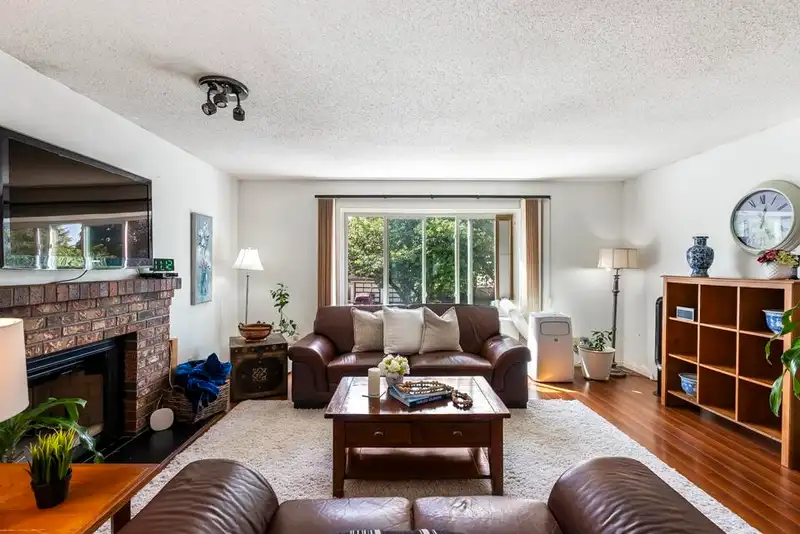 15251 97 AVENUE - photo 3 of 40
