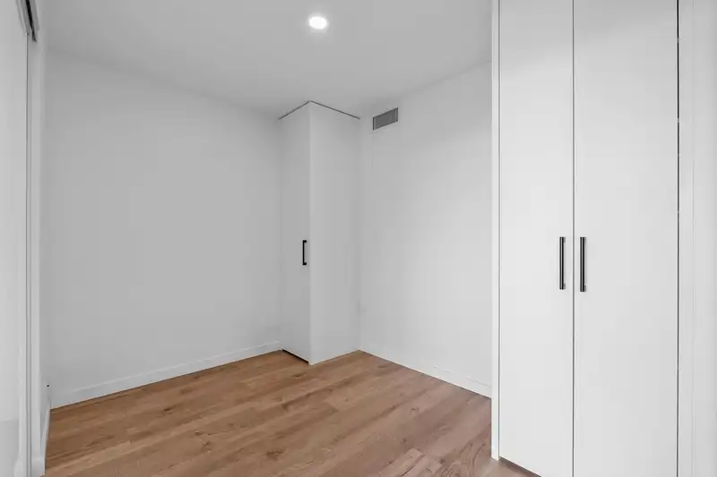 403 10448 UNIVERSITY DRIVE - photo 4 of 23