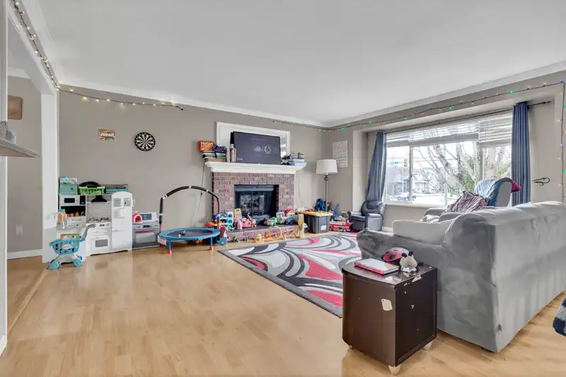6385 172 STREET - photo 3 of 28