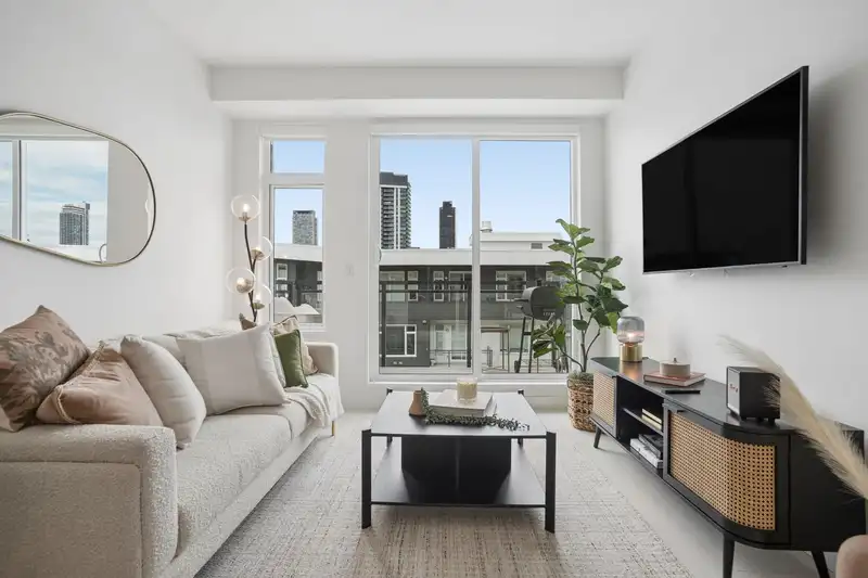 601 10465 139 STREET - photo 2 of 33