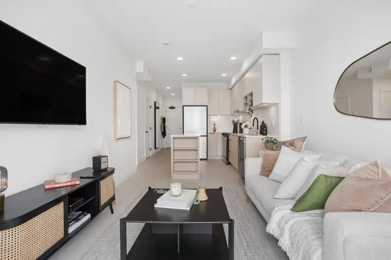 601 10465 139 STREET - photo 4 of 33