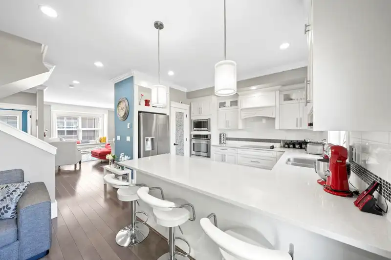 9 7177 179 STREET - photo 4 of 40