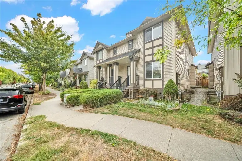 16628 60 AVENUE - photo 2 of 25