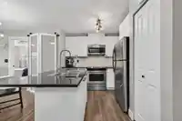 301 6500 194 STREET - thumbnail 2