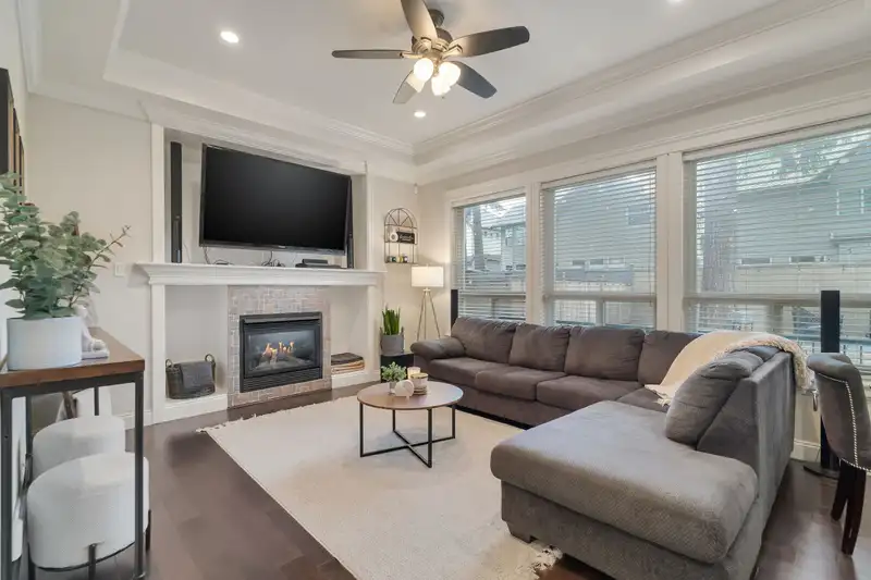 15083 58A AVENUE - photo 4 of 35