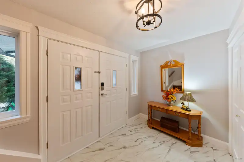 17245 59A AVENUE - photo 2 of 39