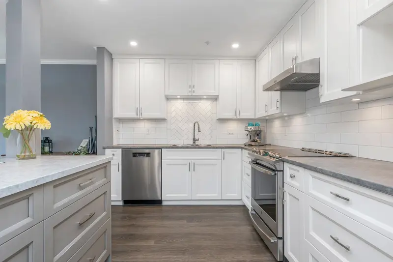 225 2451 GLADWIN ROAD - photo 4 of 25