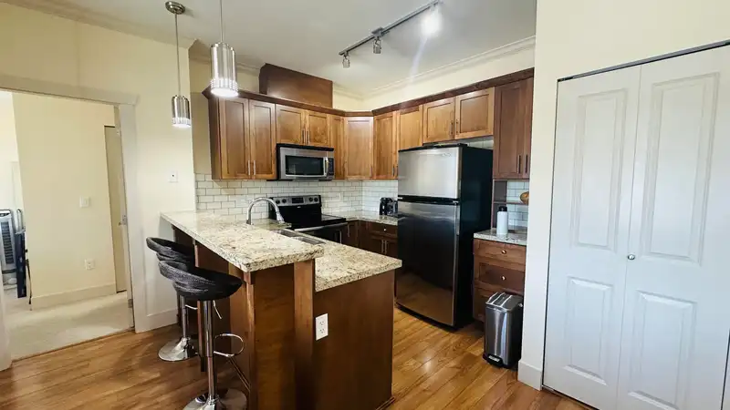 411 8168 120A STREET - photo 3 of 14
