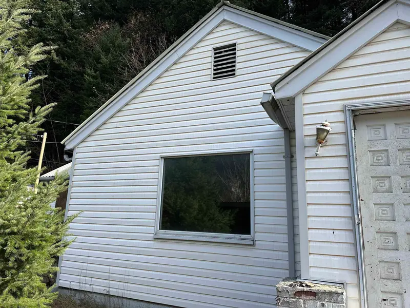 48130 TRANS CANADA HIGHWAY - photo 2 of 25