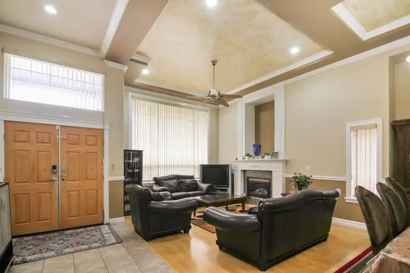 12366 66 AVENUE - photo 4 of 40