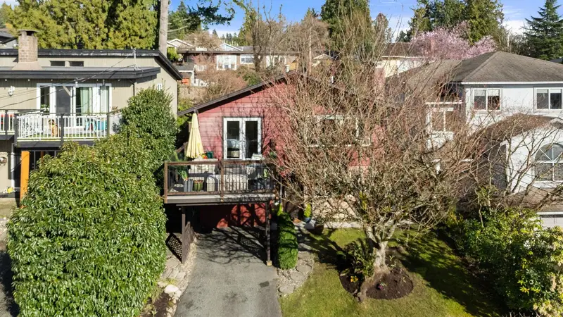 3300 MAHON AVENUE - photo 2 of 25