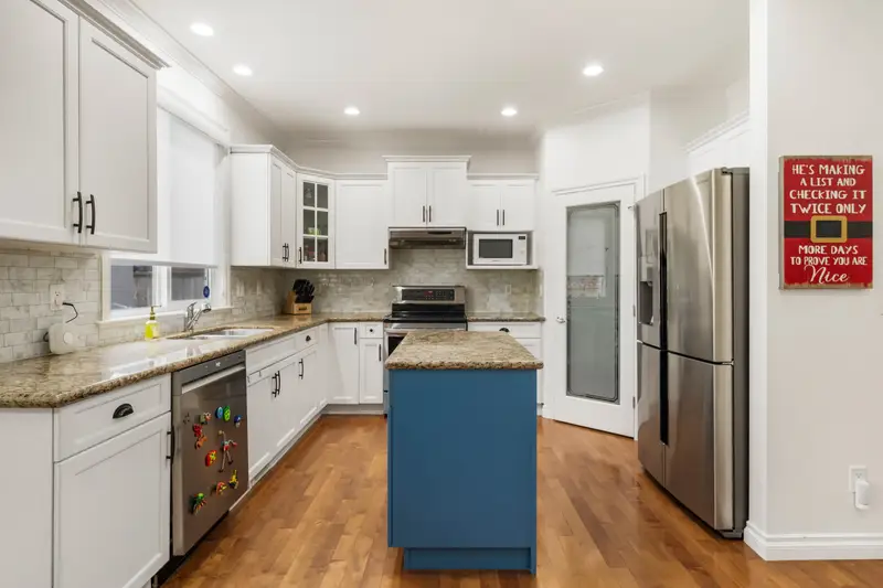 17879 70 AVENUE - photo 3 of 25