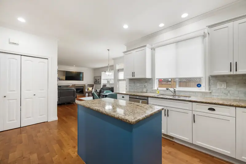 17879 70 AVENUE - photo 4 of 25