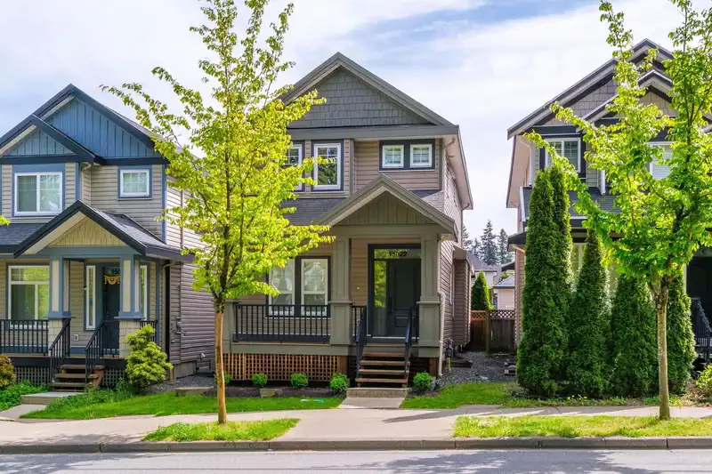 15022 60 AVENUE - photo 1 of 39