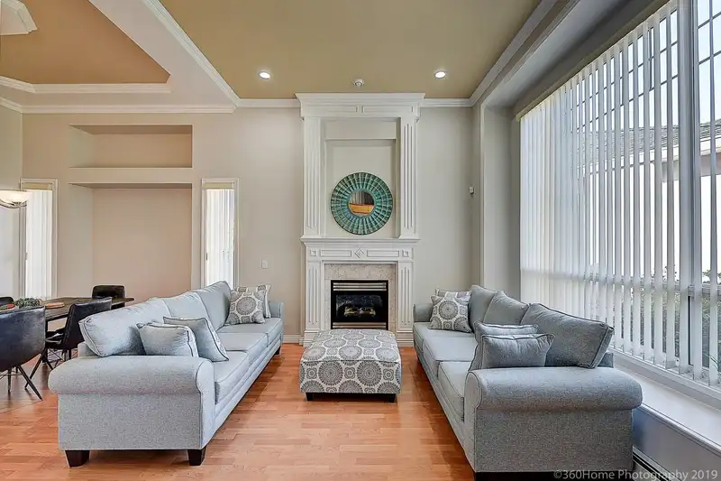 15648 83A AVENUE - photo 4 of 27