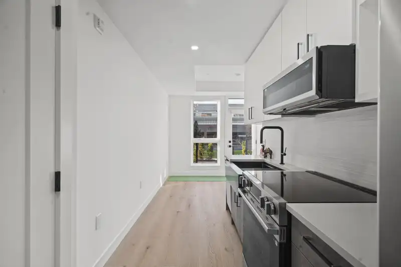 105 10405 147 STREET - photo 3 of 25