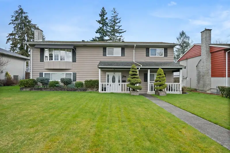 9734 128A STREET - photo 1 of 39