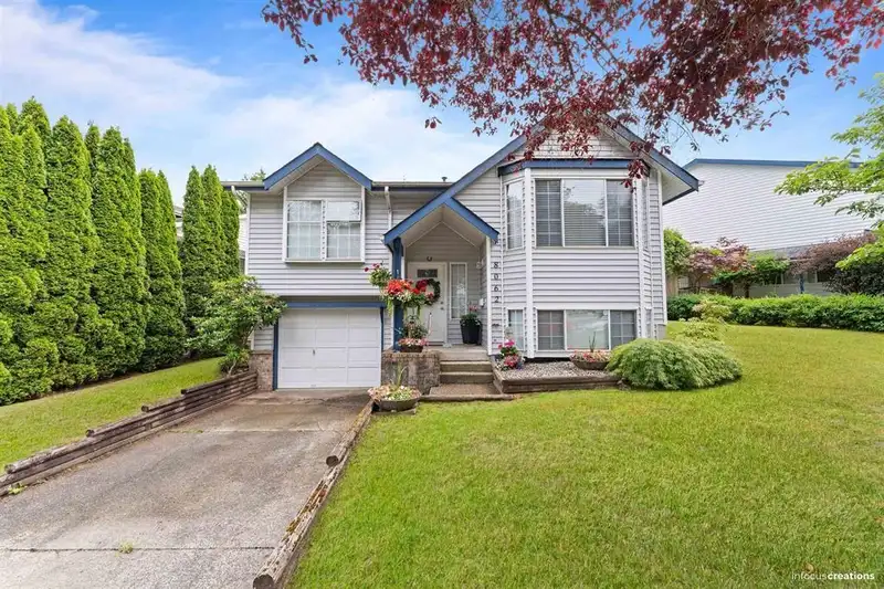 8062 138 STREET - photo 3 of 36