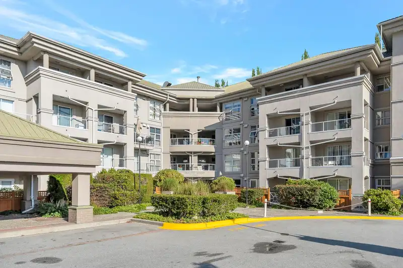 113 10533 UNIVERSITY DRIVE - photo 1 of 34