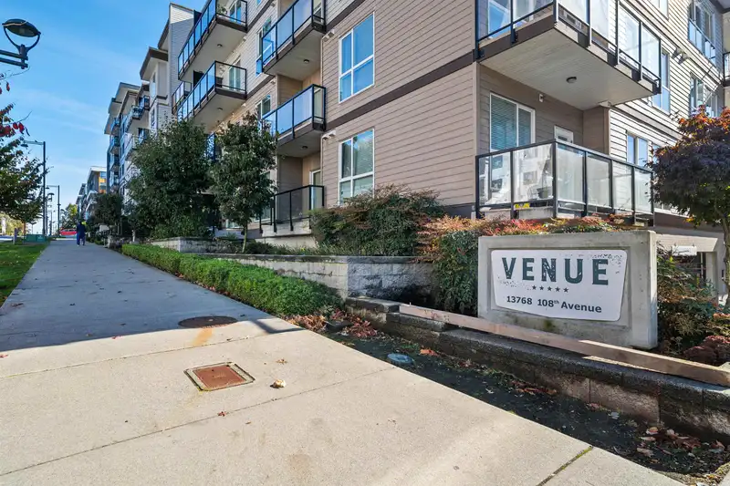 303 13768 108 AVENUE - photo 2 of 25