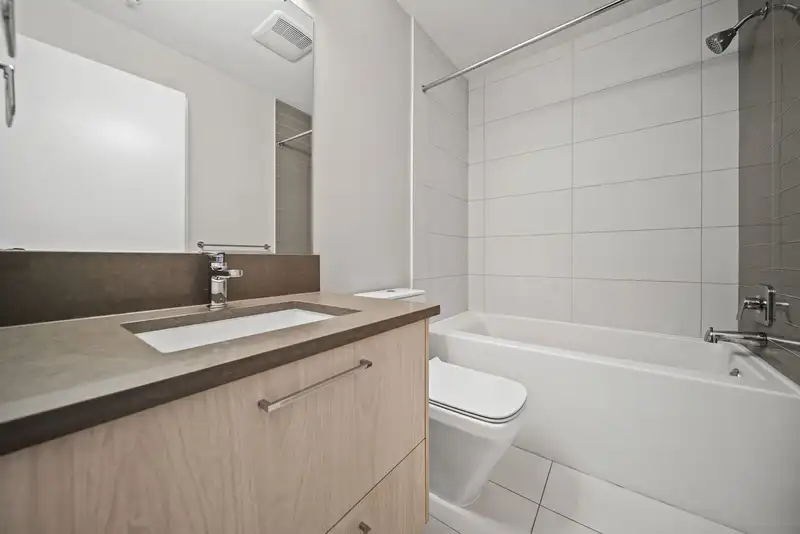 303 13768 108 AVENUE - photo 3 of 25