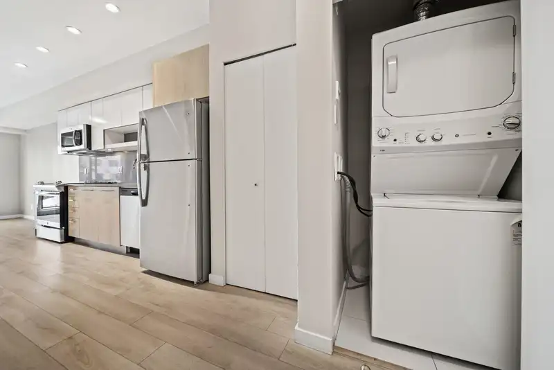 303 13768 108 AVENUE - photo 4 of 25