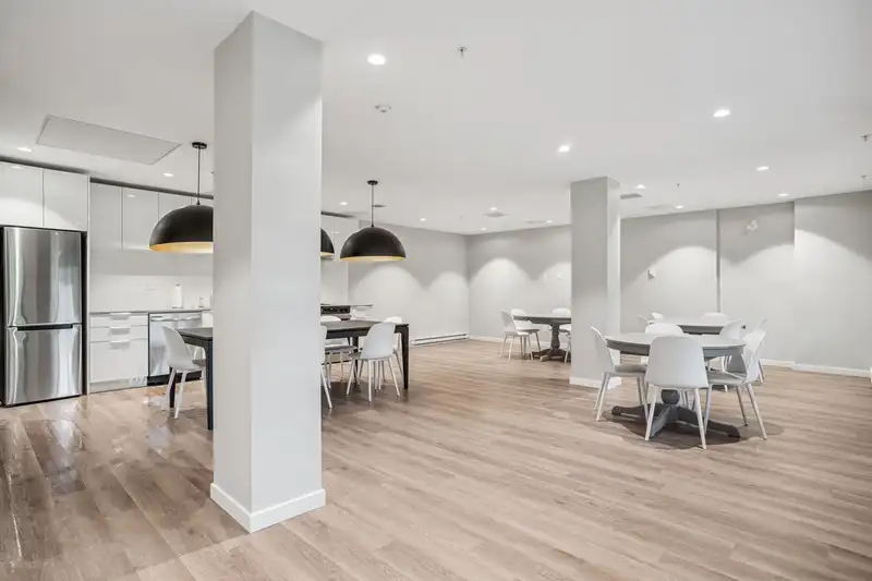 405 14257 103A AVENUE - photo 4 of 7