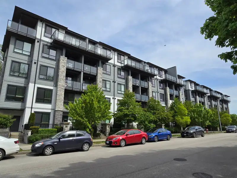 418 15351 101 AVENUE - photo 1 of 10