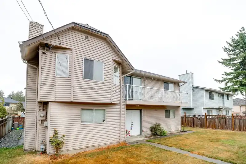 13025 96 AVENUE - photo 1 of 15