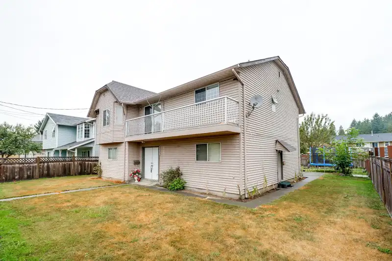 13025 96 AVENUE - photo 2 of 15