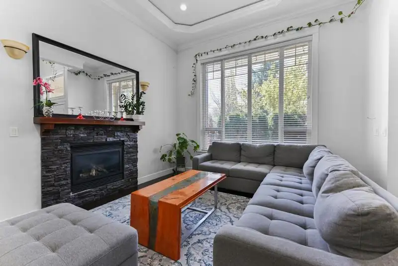 17371 64 AVENUE - photo 4 of 40