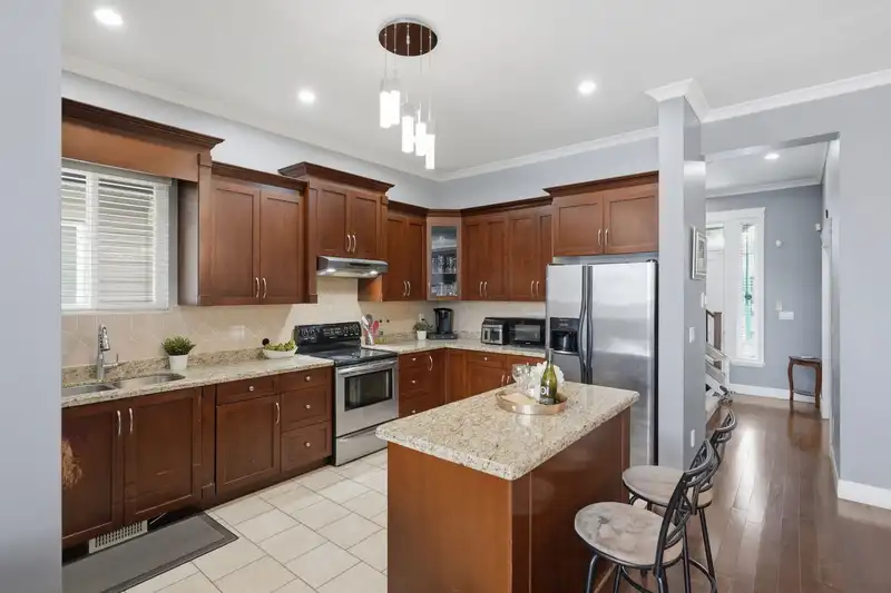 6814 192 STREET - photo 3 of 39