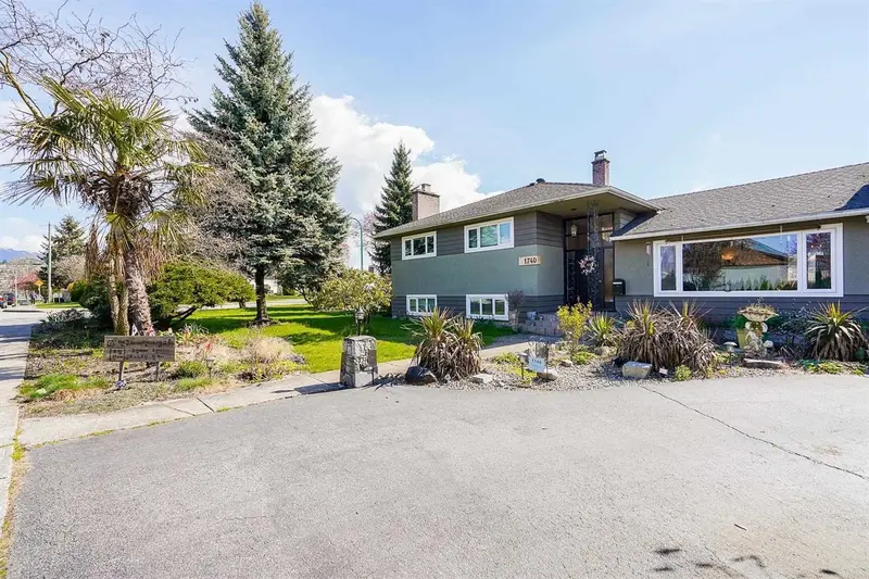 1740 BETA AVENUE - photo 2 of 13