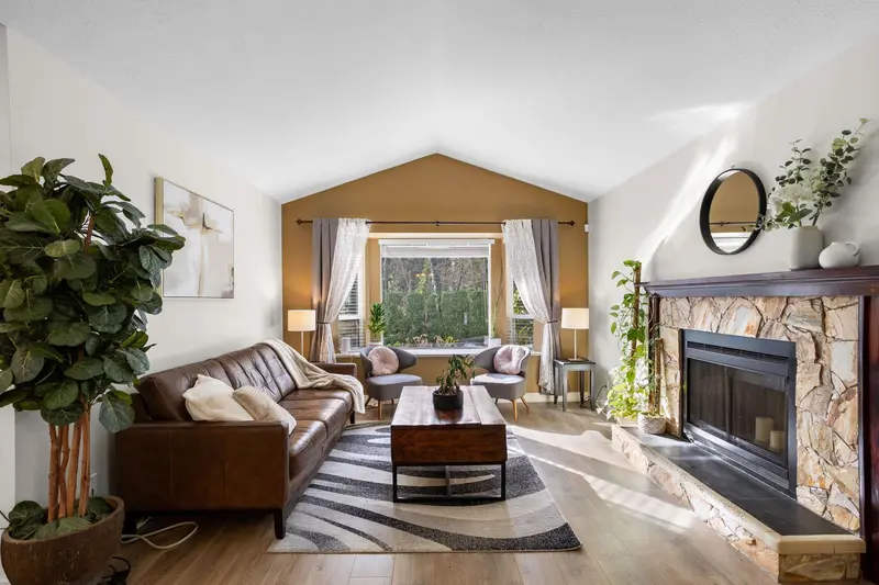 2983 WALTON AVENUE - photo 2 of 25