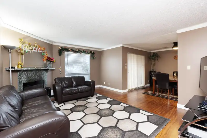 10520 HOLLY PARK LANE - photo 2 of 24
