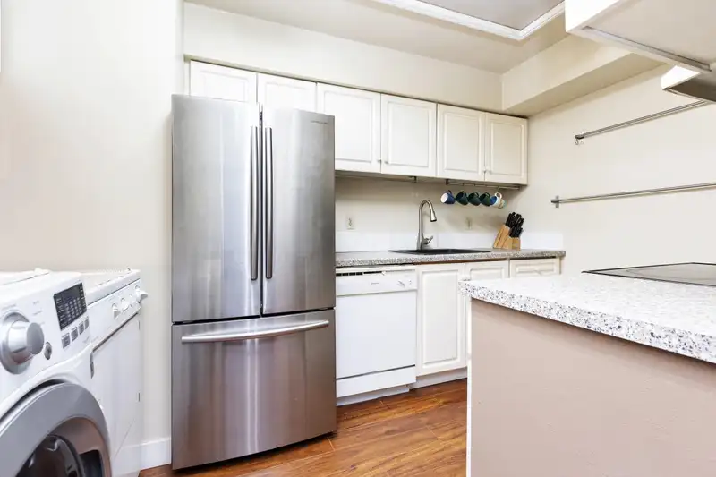 10520 HOLLY PARK LANE - photo 4 of 24