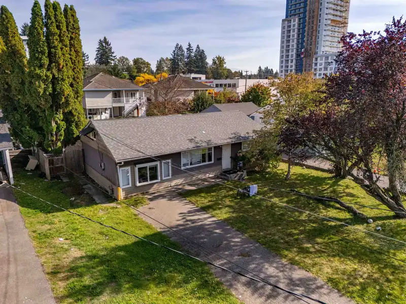 10458 138 STREET - photo 3 of 9