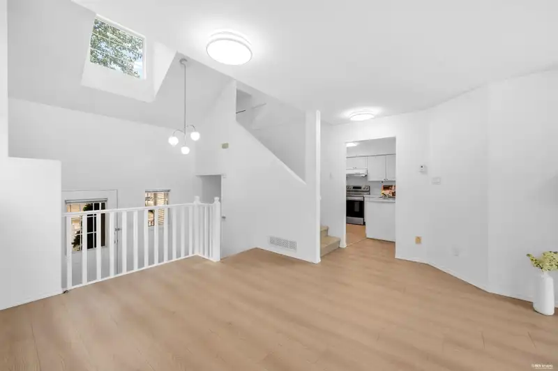36 16318 82 AVENUE - photo 3 of 25