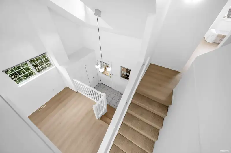 36 16318 82 AVENUE - photo 4 of 25