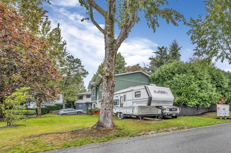 6346 183 STREET - photo 3 of 32