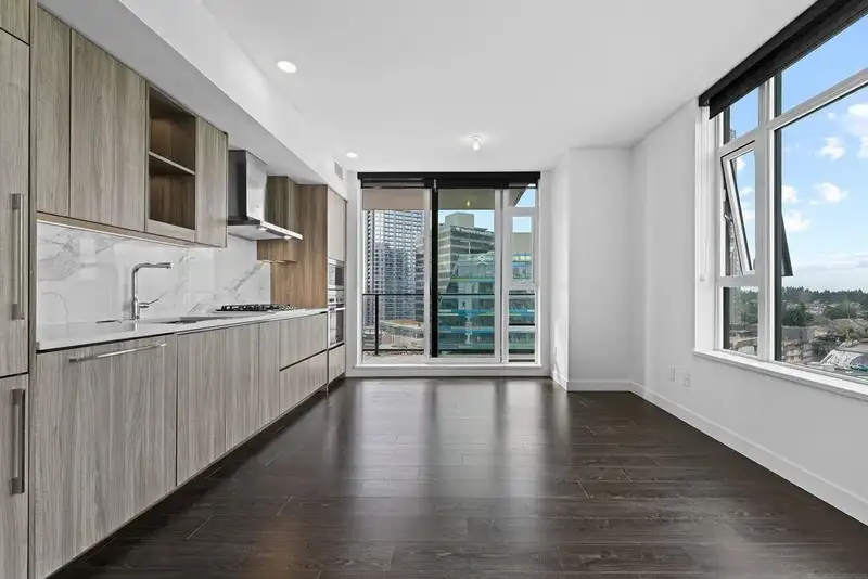 1102 9887 WHALLEY BOULEVARD - photo 4 of 34