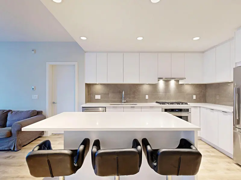 208 615 COTTONWOOD AVENUE - photo 4 of 20