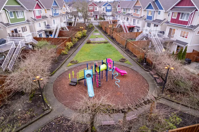 6 1108 RIVERSIDE CLOSE - photo 3 of 25